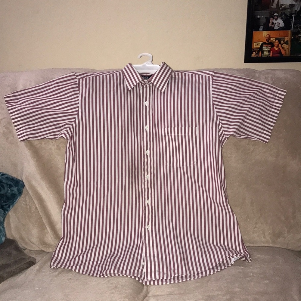 Stafford 16.5” neck red and white button down 💕